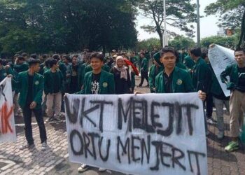 Mahasiswa USU Demo Tolak Uang Kuliah Naik Drastis