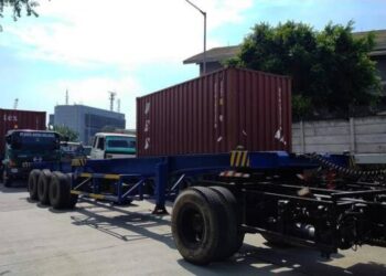 Antrean Truk Kontainer