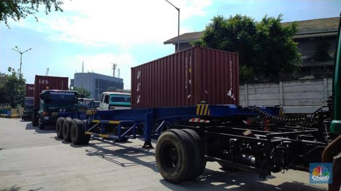 Foto: Antrean Truk Kontainer