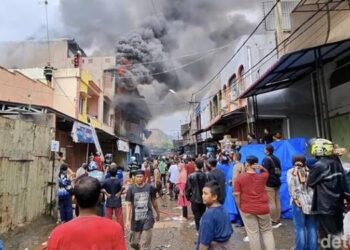 Kebakaran Hebat di Padang, Puluhan Toko Ludes