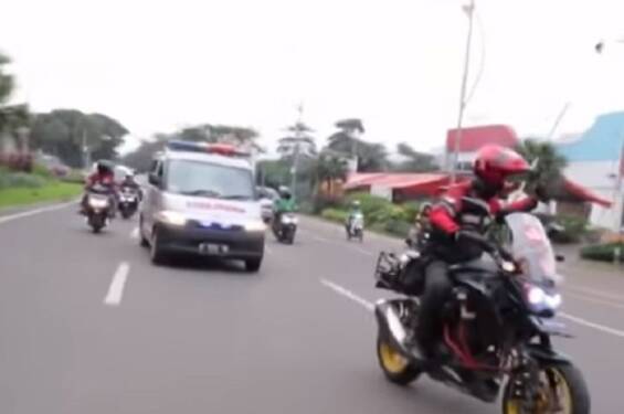 Foto: Pemotor Kawal Ambulans