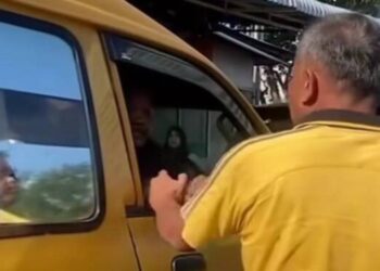 Viral! Fortuner vs Angkot di Medan, Pengemudi Cekcok