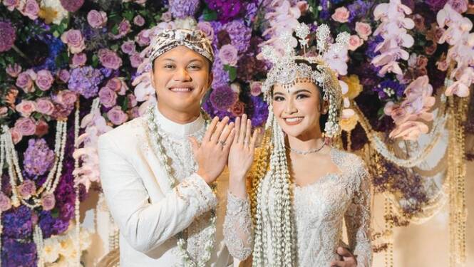 Foto: Rizky Ferbian dan Mahalini berlayar ke tujuan yang sama untuk bermuara di pelaminan.