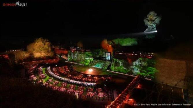 Foto: Jokowi nyanyi, sementara para menteri joget di Gala Dinner WWF Bali.