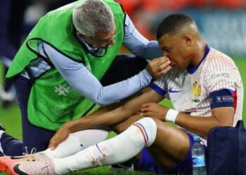 Bintang Prancis Mbappe Berdarah-darah-Patah Hidung