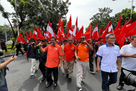 Foto: Said Iqbal memimpin demo buruh.