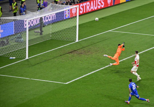 Foto: Gol menit akhir Mattia Zaccagni sempitkan harapan Kroasia di Euro.