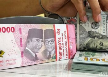 Rupiah di Rp 16.400 per Dolar AS, Harga Emas Turun
