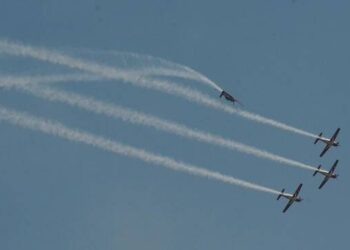 2 Pesawat Aerobatik Senggolan, Pilot Tewas