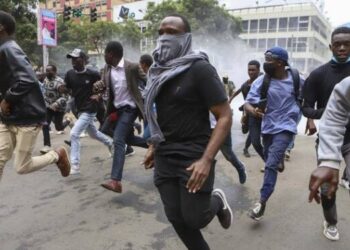 Polisi Tembaki Demonstran Serbu Gedung Parlemen, 5 Tewas