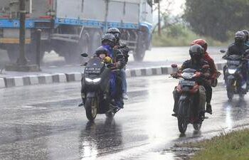 Cuaca Hari Ini: Hujan Lebat Guyur 18 Provinsi!
