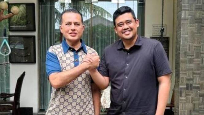 Foto: Bobby dan Ijeck saat bersalaman.
