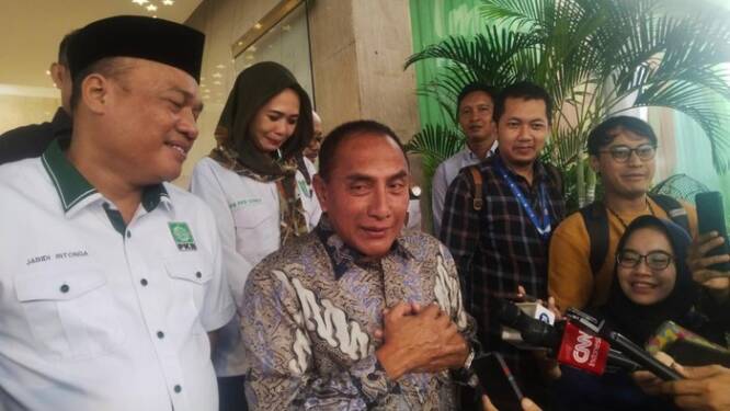 Foto: Edy Rahmayadi memberi keterangan pers.