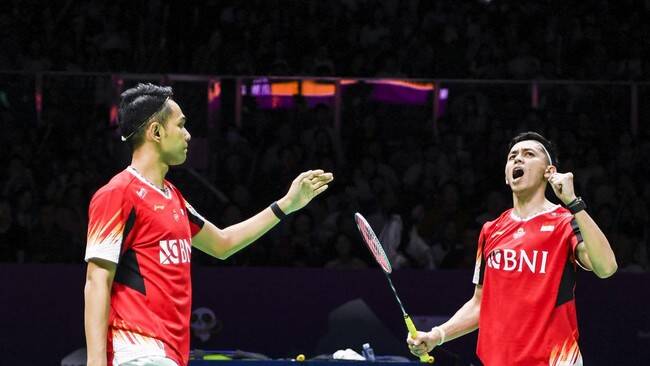 Foto: Fajar Alfian/M Rian Ardianto melawan He Ji Ting/Ren Xiang Yu di final Singapore Open 2024.