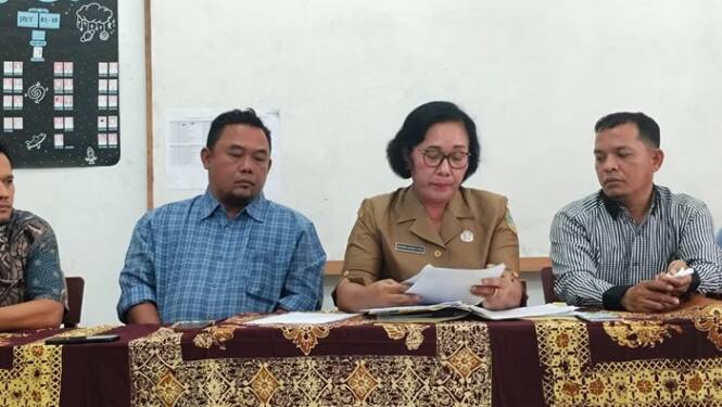Foto: Keterangan pers SMAN 8 Medan soal siswi tak naik kelas diduga karena laporan soal pungli.