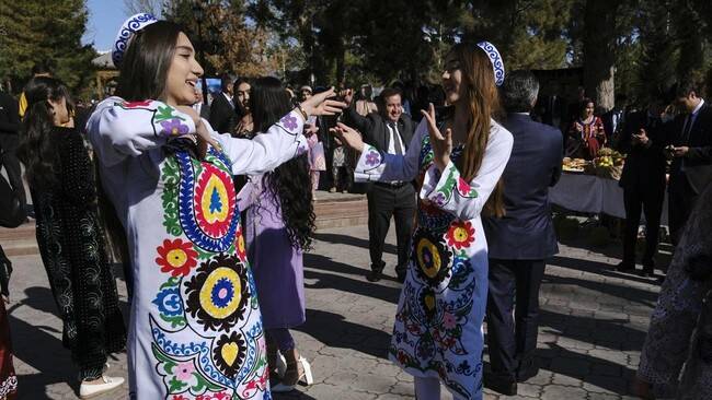 Foto: Wanita Tajikistan