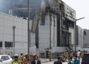 Pabrik Terbakar