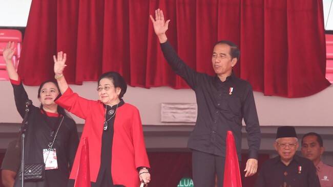 Foto: Pengamat memprediksi pertarungan politik antara Jokowi dengan PDIP di Pilpres 2024 akan berlanjut dalam kontestasi Pilkada 2024.