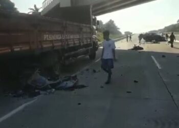 Tragis! Pajero Seruduk Truk di Tol, 4 Orang Sekeluarga Tewas
