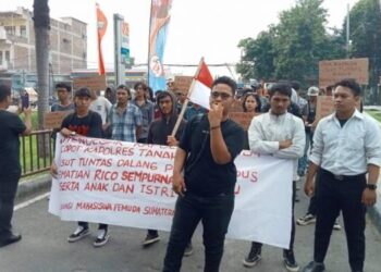 Massa Demo di Polda: Ungkap Kasus Kebakaran Rumah Wartawan di Karo