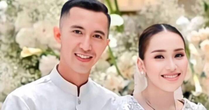 Foto: Ayu Ting Ting putus dengan tunangannya, Muhammad Fardhana.