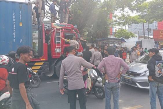 Foto: Aksi menolak Tapera di Makassar berujung penangkapan 8 mahasiswa.