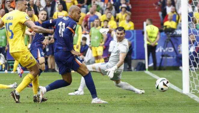 Foto: Brace Malen antarkan Belanda ke perempat final usai libas Rumania 3-0.