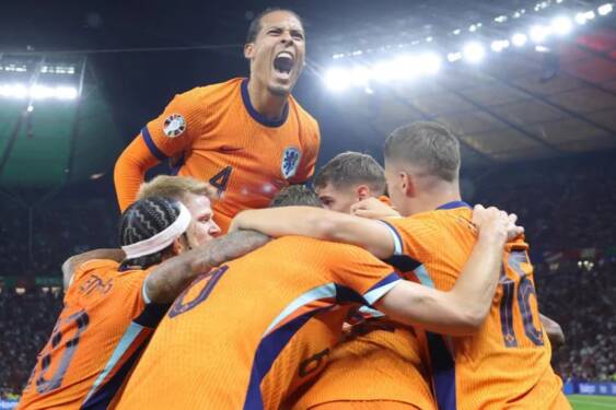 Foto: Belanda tantang Inggris dalam semifinal setelah singkirkan Turki 2-1.