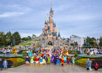 Ribuan Pekerja Disneyland Bakal Mogok Kerja, Ini Penyebabnya