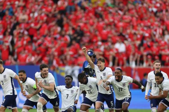 Foto: Inggris ke semifinal setelah singkirkan Swiss lewat adu penalti.