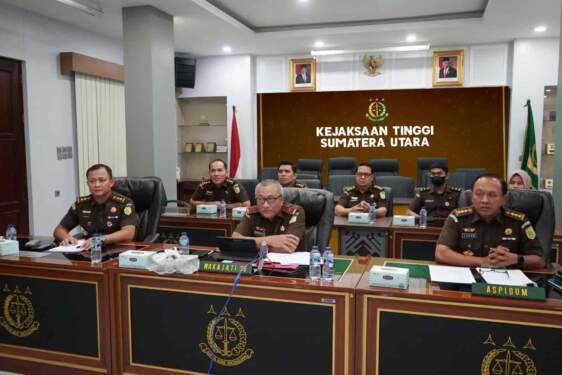 Foto: Kajati Sumut Idianto saat ekspos dua perkara humanis.