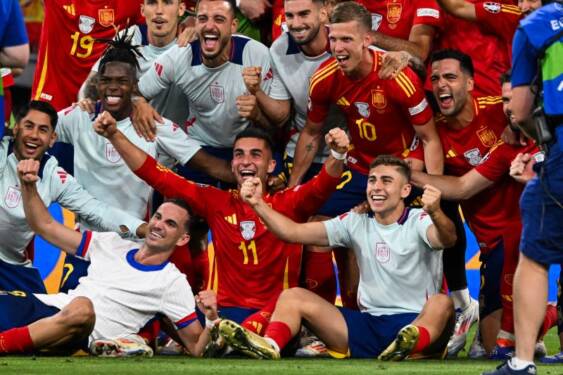 Foto: Para pemain Spanyol berpose untuk merayakan keberhasilan mereka mencapai final Euro 2024.