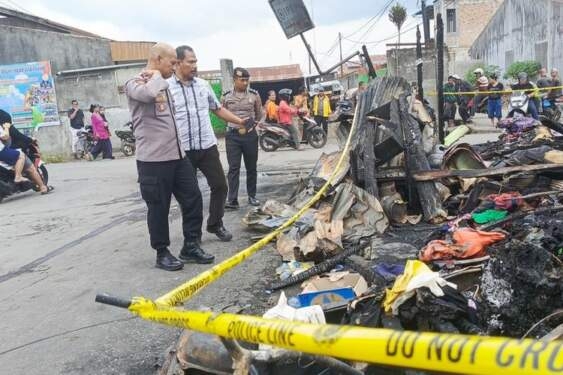 Rumah wartawan Sempurna Pasaribu dibakar usai beritakan perjudian.