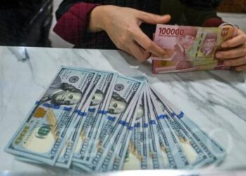 Rupiah Tenggelam, Harga Emas Turun Tipis
