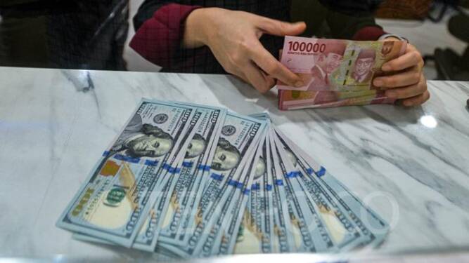 Foto: Rupiah dibuka di posisi Rp16.159 per dolar AS pada Senin (15/7) pagi, atau melemah 0,12 persen karena ikut terimbas upaya pembunuhan Donald Trump.