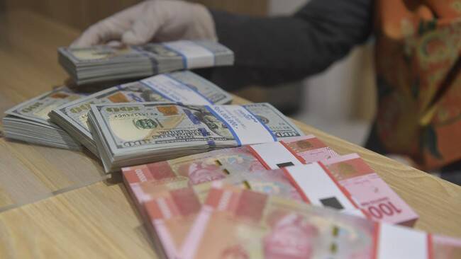Foto: Nilai tukar rupiah melemah 0,33 persen ke Rp16.375 per dolar AS pada perdagangan di Asia, Selasa (2/7) pagi.