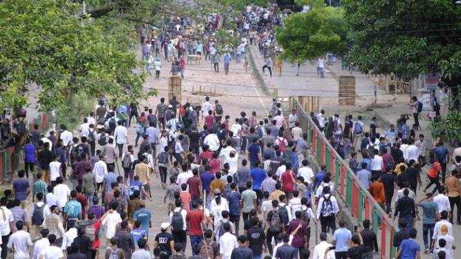 Foto: Aksi demonstrasi ricuh di Bangladesh.