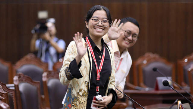 Foto: Dua mahasiswa menggugat UU Pilkada ke MK.