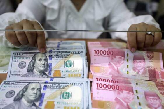 Foto: Nilai tukar rupiah dibuka di posisi Rp16.310 per dolar AS di perdagangan pasar spot pada Selasa (30/7) pagi melemah 0,18 persen dibandingkan hari sebelumnya.