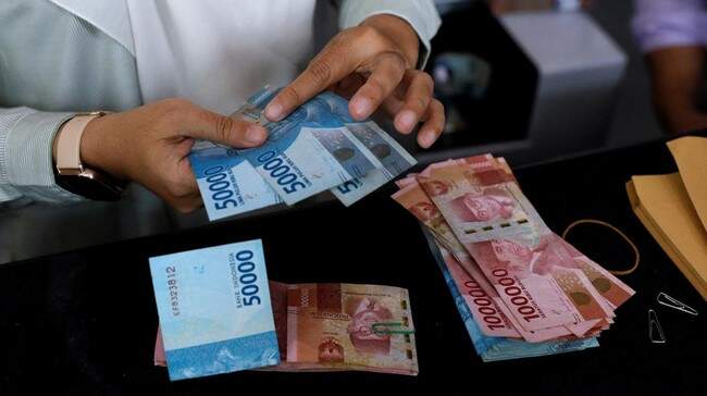 Foto: Nilai tukar rupiah dibuka melemah ke posisi Rp16.245 per dolar AS pada Kamis (25/7).