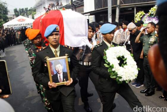 Foto: Jenazah Hamzah Haz