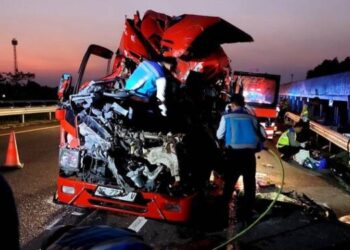 Tragis! Elf Tabrak Truk di Tol, 6 Orang Tewas-14 Luka