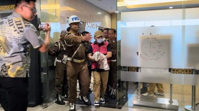 Kejagung tahan Anggota DPR Ujang Iskandar.