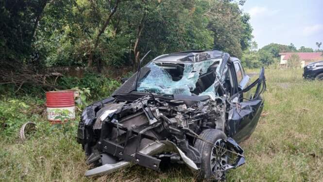Foto: Kondisi mobil yang rusak parah.
