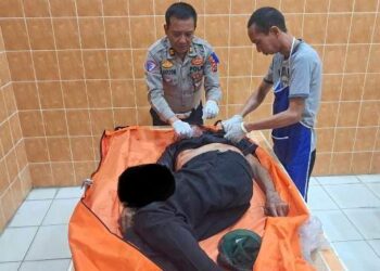 Jenazah Slamet di ruang mayat RSU Amri Tambunan Lubuk Pakam.