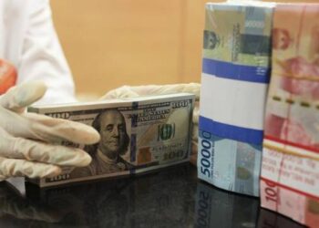 Rupiah Kembali Ditekuk, Harga Emas Turun