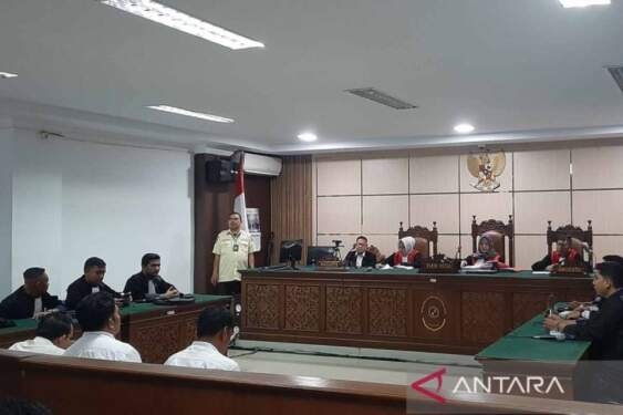 Foto: Terdakwa korupsi pembangunan puskesmas mengikuti persidangan di Pengadilan Tindak Pidana Korupsi PN Banda Aceh, Senin (29/7/2024).