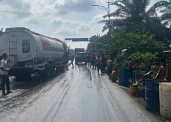 Truk Tangki Tabrakan