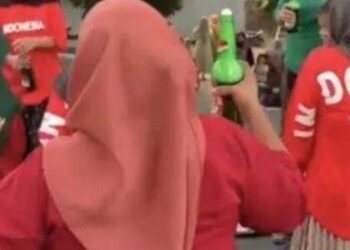 Viral! 6 Emak-emak Asyik Tenggak Miras di Hajatan Diamankan Polisi