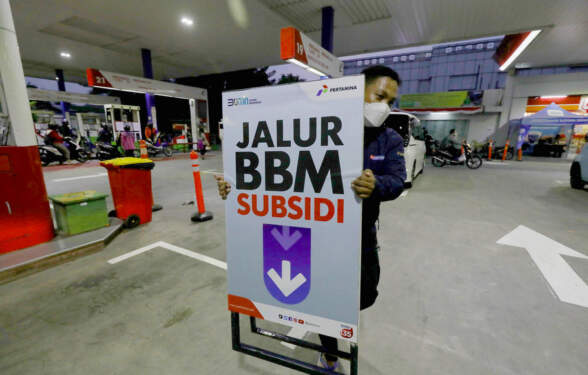 Foto: Pengisian BBM di SPBU.